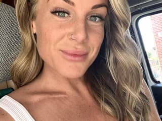 WebCAM of PixiePlayful_ox